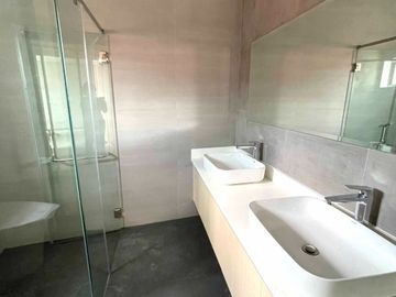 4br Townhouse in Quezon City Tandang Sora Congressional Visayas Ave inside subdivision