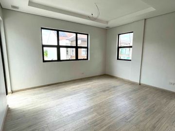 4br Townhouse in Quezon City Tandang Sora Congressional Visayas Ave inside subdivision