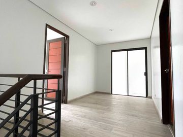 4br Townhouse in Quezon City Tandang Sora Congressional Visayas Ave inside subdivision