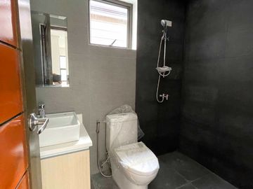 4br Townhouse in Quezon City Tandang Sora Congressional Visayas Ave inside subdivision