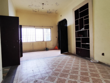 CASA PARA REMODELAR EN VENTA EN LA COLONIA MODERNA APTA PARA OFICINAS, CONSULTORIOS, CASA UNIFAMILIAR O DEPARTAMENTOS