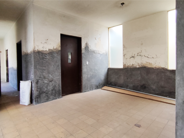 CASA PARA REMODELAR EN VENTA EN LA COLONIA MODERNA APTA PARA OFICINAS, CONSULTORIOS, CASA UNIFAMILIAR O DEPARTAMENTOS