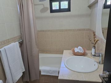 se renta casa en el centro