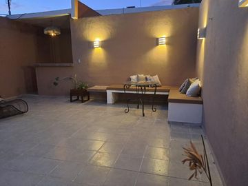se renta casa en el centro