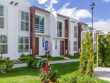 Casa en venta en condominio con alberca a 15 minutos de Cuernavaca Morelos