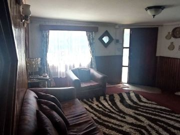 Avenida Argentina, casa de esquina  $115.000.000
