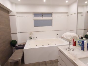 Esplendor en Surco: Dpto de 398 m² en Planta Baja con Piscina Privada y 3 Dorm.