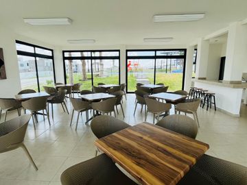 HERMOSA CASA NUEVA EN VENTA CON LINDO DISEÑO EN FRACC. PRIVADO AL NORTE DE LEÓN GTO