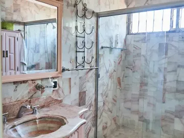 VENDEDOR MOTIVADO Amplia casa en venta Lomas de Mazatlan, cerca de Malecon