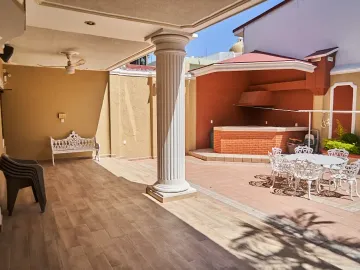 VENDEDOR MOTIVADO Amplia casa en venta Lomas de Mazatlan, cerca de Malecon