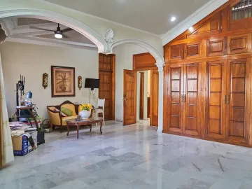 VENDEDOR MOTIVADO Amplia casa en venta Lomas de Mazatlan, cerca de Malecon