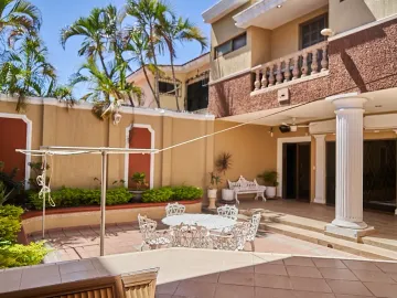 VENDEDOR MOTIVADO Amplia casa en venta Lomas de Mazatlan, cerca de Malecon