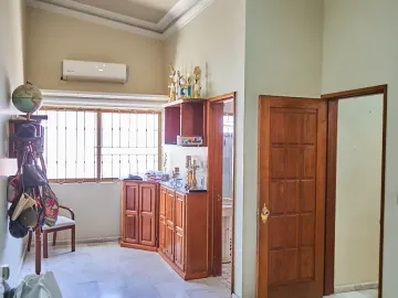 VENDEDOR MOTIVADO Amplia casa en venta Lomas de Mazatlan, cerca de Malecon