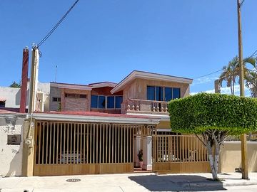 VENDEDOR MOTIVADO Amplia casa en venta Lomas de Mazatlan, cerca de Malecon