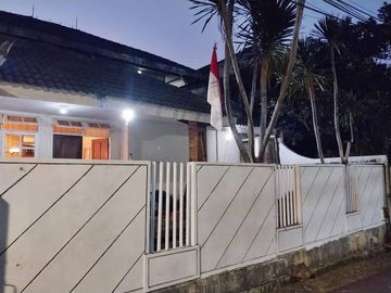 Rumah Lama Dijual Dalam Komplek Dekat Stasiun MRT Lebak Bulus Jaksel