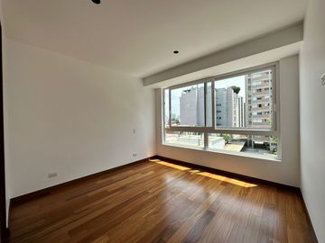 EN VENTA LUJOSO  DÚPLEX A MEDIA CUADRA DEL GOLF DE SAN ISIDRO