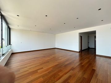 EN VENTA LUJOSO  DÚPLEX A MEDIA CUADRA DEL GOLF DE SAN ISIDRO