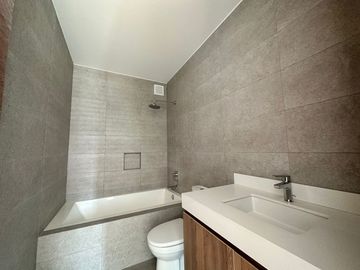 EN VENTA LUJOSO  DÚPLEX A MEDIA CUADRA DEL GOLF DE SAN ISIDRO