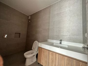 EN VENTA LUJOSO  DÚPLEX A MEDIA CUADRA DEL GOLF DE SAN ISIDRO