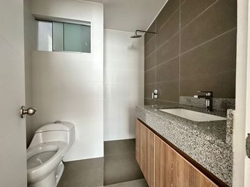 EN VENTA LUJOSO  DÚPLEX A MEDIA CUADRA DEL GOLF DE SAN ISIDRO
