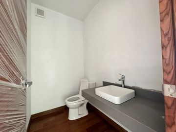 EN VENTA LUJOSO  DÚPLEX A MEDIA CUADRA DEL GOLF DE SAN ISIDRO