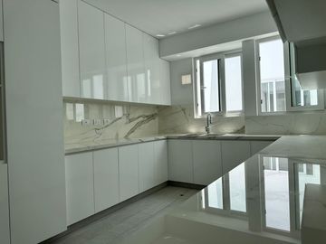 EN VENTA LUJOSO  DÚPLEX A MEDIA CUADRA DEL GOLF DE SAN ISIDRO