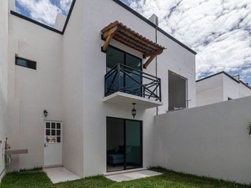 Casa en Venta con Alberca, 3 recamaras a 15 minutos de Cuernavaca en Xochitepec Morelos