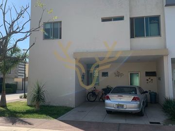 CASA EN VENTA EN SOLARES 4