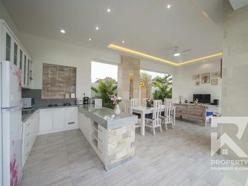 Spacous 3 Bedroom Villa with Ricefield View in Ubud Bali for Sale Leasehold