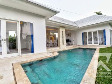 Spacous 3 Bedroom Villa with Ricefield View in Ubud Bali for Sale Leasehold