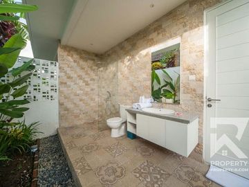 Spacous 3 Bedroom Villa with Ricefield View in Ubud Bali for Sale Leasehold