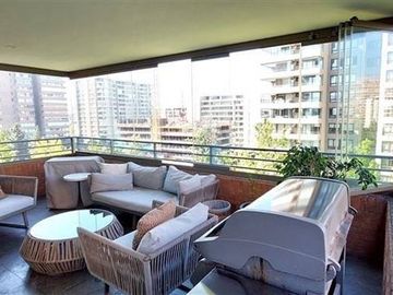 Vende Departamento Cuatro Dormitorios Estacionamientos