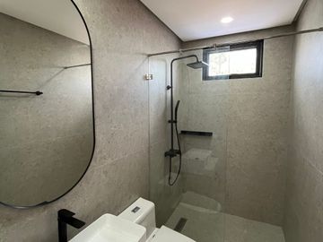 Moonwalk Luxury Townhouse for Sale in Paranaque
