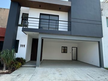 SE VENDE CSASA EN FRACCIONAMIENTO FRENTE AL MAR
