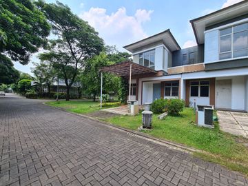 Dijual Rumah Cluster Naturale Foresta BSD City Tangerang Bagus Nyaman Lokasi Hijau Asri Strategis