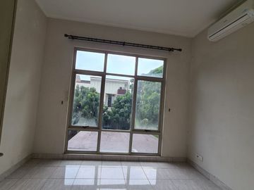 Dijual Rumah Cluster Naturale Foresta BSD City Tangerang Bagus Nyaman Lokasi Hijau Asri Strategis