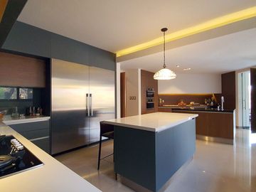 EXCELENTE RESIDENCIA FINOS ACABADOS AMPLIOS ESPACIOS SEGURIDAD