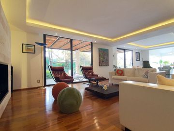 EXCELENTE RESIDENCIA FINOS ACABADOS AMPLIOS ESPACIOS SEGURIDAD