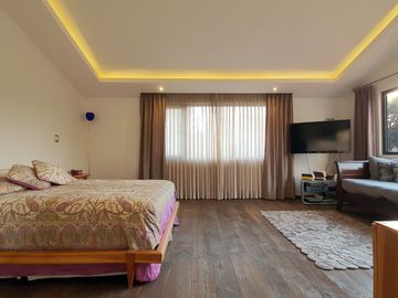 EXCELENTE RESIDENCIA FINOS ACABADOS AMPLIOS ESPACIOS SEGURIDAD