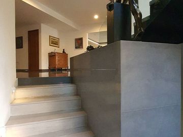 EXCELENTE RESIDENCIA FINOS ACABADOS AMPLIOS ESPACIOS SEGURIDAD