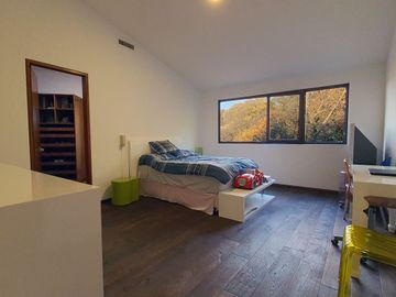 EXCELENTE RESIDENCIA FINOS ACABADOS AMPLIOS ESPACIOS SEGURIDAD