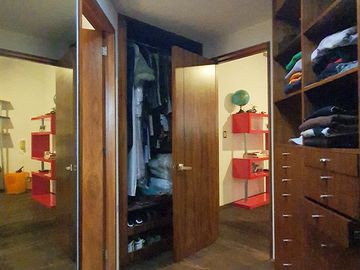 EXCELENTE RESIDENCIA FINOS ACABADOS AMPLIOS ESPACIOS SEGURIDAD