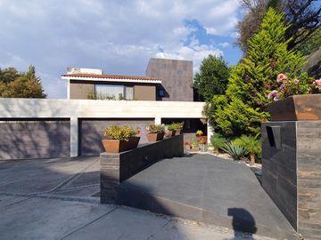 EXCELENTE RESIDENCIA FINOS ACABADOS AMPLIOS ESPACIOS SEGURIDAD