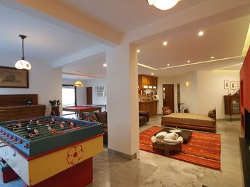 EXCELENTE RESIDENCIA FINOS ACABADOS AMPLIOS ESPACIOS SEGURIDAD