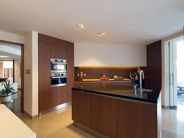 EXCELENTE RESIDENCIA FINOS ACABADOS AMPLIOS ESPACIOS SEGURIDAD