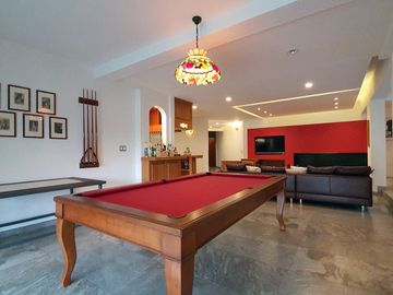 EXCELENTE RESIDENCIA FINOS ACABADOS AMPLIOS ESPACIOS SEGURIDAD