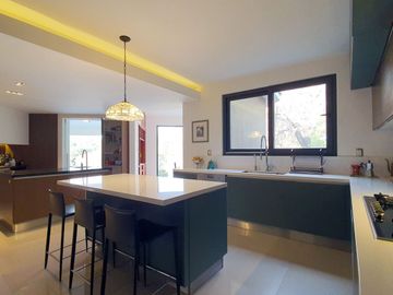 EXCELENTE RESIDENCIA FINOS ACABADOS AMPLIOS ESPACIOS SEGURIDAD