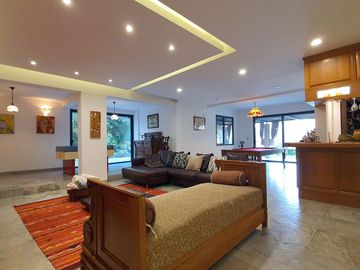 EXCELENTE RESIDENCIA FINOS ACABADOS AMPLIOS ESPACIOS SEGURIDAD