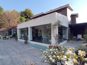 EXCELENTE RESIDENCIA FINOS ACABADOS AMPLIOS ESPACIOS SEGURIDAD