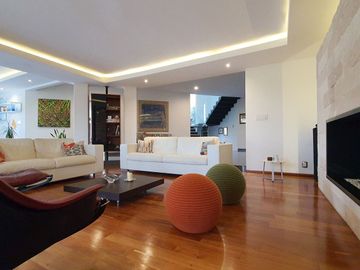 EXCELENTE RESIDENCIA FINOS ACABADOS AMPLIOS ESPACIOS SEGURIDAD